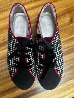 BeautiFeel Cadence Houndstooth Lace-Up Shoes – Size 38